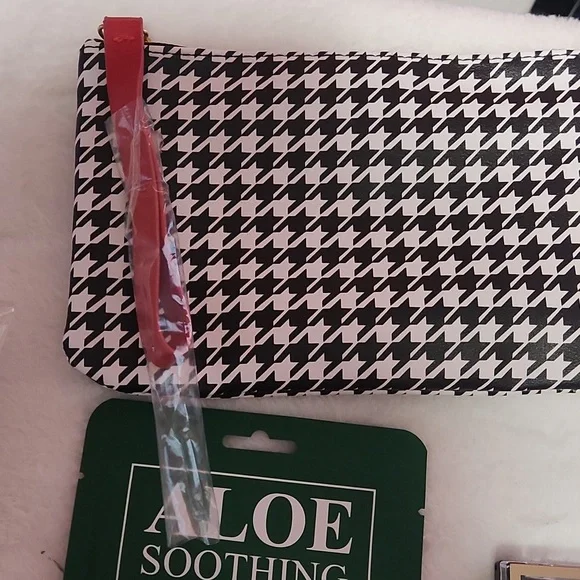 NEW!!  Make Up Gift Set!!! Excellent Deal!! - Picture 7 of 14